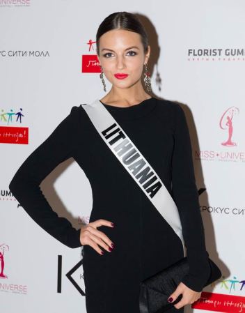 Las aspirantes a Miss Universo exhibieron modelitos de fantasía en Moscú, donde este 9 de noviembre se decidirá la ganadora.