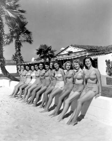 Sobredosis de belleza en el Hotel Tides, de Saint Petersburg (1947). Nótese que el bikini en ese año estaba de recién estreno.