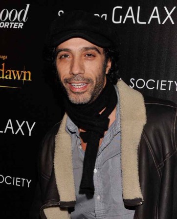 Carlos Leon, padre de Lourdes Leon. Preocupado por el noviazgo de su hija con la estrella de "Homeland" Timothée Chalamet