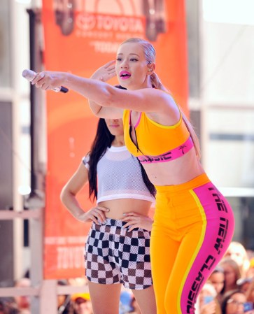 La cantante estadounidense, Iggy Azalea, hizo temblar de emoción a sus fans de Nueva York con su presentación en el “Today Show” de NBC.