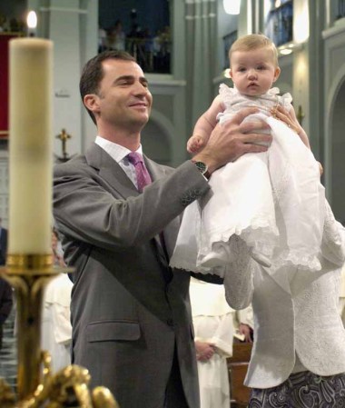 Profesional, deportista y cercano, el Príncipe Felipe, "preparado para reinar", según su padre.