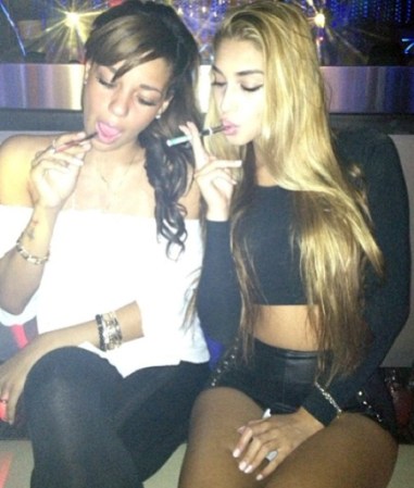 La sexy modelo que acompañaba a Justin Bieber durante su arresto, Chantel Jeffries, ha salido con varios famosos y también cuenta con varios arrestos.