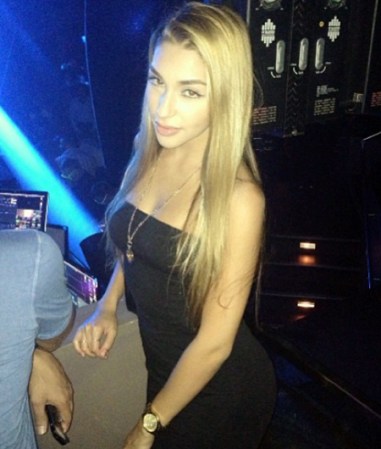 La sexy modelo que acompañaba a Justin Bieber durante su arresto, Chantel Jeffries, ha salido con varios famosos y también cuenta con varios arrestos.