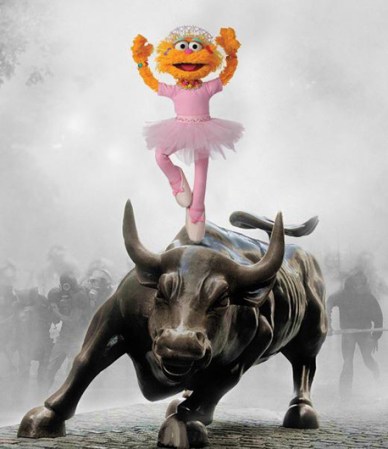 Imágenes como ésta ligan a los pesonajes de Sesame Street con Wall Street.