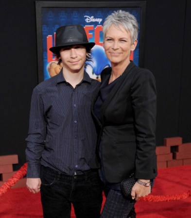 La reconocida Jamie Lee Curtis y su esposo, el actor Christopher Guest, son padres de dos hijos adoptivos: Annie y Thomas.