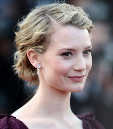 Mia Masikowska es un diamante en bruto. Esta joven de nombre extraño posee un talento como pocas. Su papel en "Alice in Wonderland" y "In Therapy" la lanzaron a la fama.