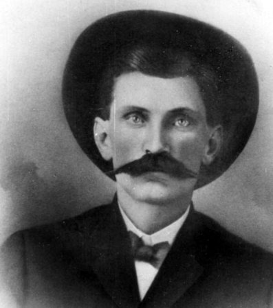 Theodore S. Cherry era el Sheriff del condado Clay cuando el 6 de junio de 1913 cayó muerto a manos de un trabajador del campo que caminaba con una escopeta y le había resultado sospechoso. El asesino fue posteriormente abatido por un grupo de policías que salió en su búsqueda.