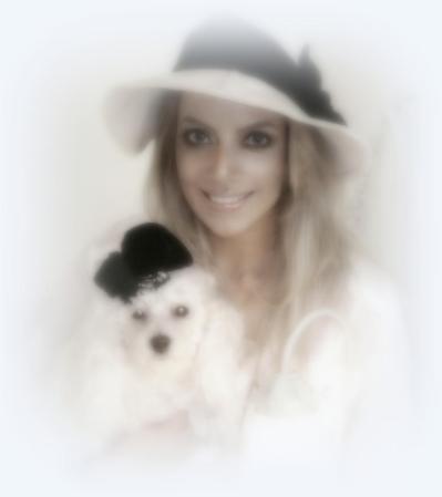 Periodista Andrea Gonzalez-Villablanca con su mascota Aranza