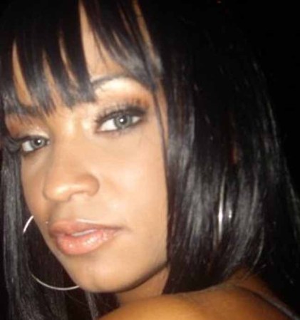 Seidy Carrera es una talentosa bailarina, cantante y actriz cubana de 25 años que nació en La Habana y vive en Miami. Ha trabajado en TV con Canal 41, Univisión y Telemundo. En teatro musical interpretó a Celia Cruz en su juventud y ha hecho importantes comerciales, como el que realizó junto a Pitbull. Su belleza y su talento resaltan a la vista y apenas está comenzando a sobresalir en el medio artístico, pero dará mucho de qué hablar. Seidy Carrera, un talento de Cuba para el mundo.
