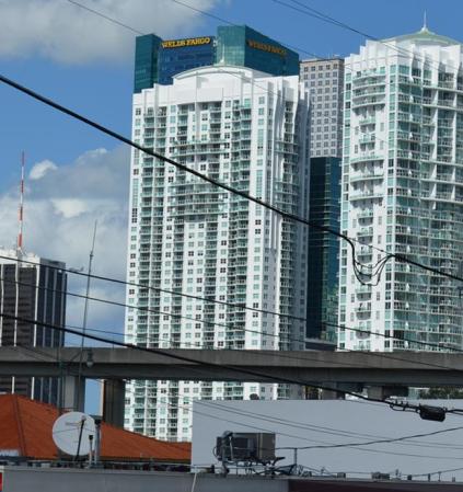 Brickell on the River North Tower. 423 pies(129 metros) 46 pisos. Construído en 2007