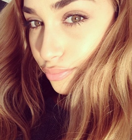 La sexy modelo que acompañaba a Justin Bieber durante su arresto, Chantel Jeffries, ha salido con varios famosos y también cuenta con varios arrestos.