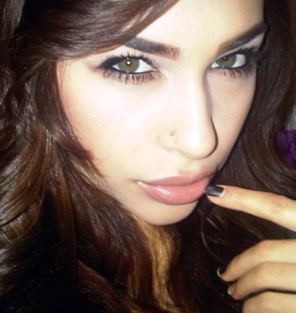 La sexy modelo que acompañaba a Justin Bieber durante su arresto, Chantel Jeffries, ha salido con varios famosos y también cuenta con varios arrestos.