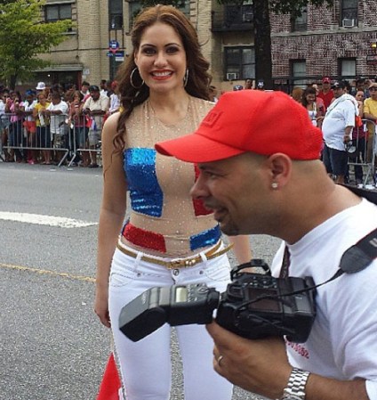 Miles de dominicanos se congregaron para celebrar por todo lo alto el Desfile Dominicano de El Bronx 2013 en la ciudad de Nueva York.