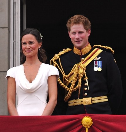 Pippa Middleton y el prícipe Harry, padrinos de los novios.