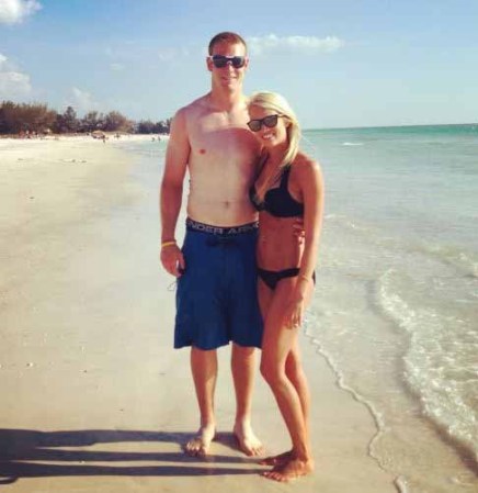 Lauren Tannehill, esposa del quarterback de los Dolphins de Miami, Ryan Tannehill, olvidó un fusil AR-15 este mes en un auto rentado.