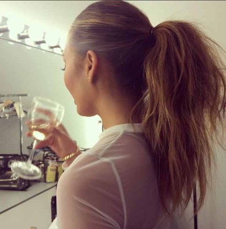 Chrissy Teigen: rechazada por sus kilos de más en sus inicios y adorada por todos ahora.