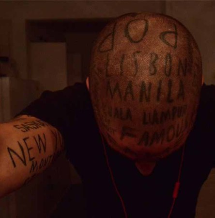 El cotizado modelo tiene 24 tatuajes en la cara, la persona que tiene más en el mundo y gracias a eso, se ha labrado una potente carrera.