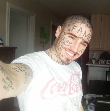 Vin Los, el sensual modelo de los tatuajes en la cara.