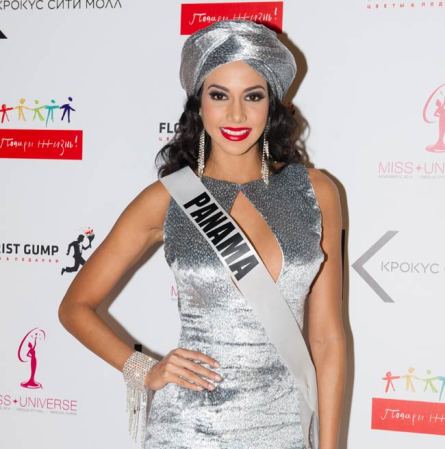 Las aspirantes a Miss Universo exhibieron modelitos de fantasía en Moscú, donde este 9 de noviembre se decidirá la ganadora.