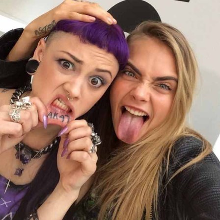 Cara Delevigne: entre Michelle Rodríguez y Selena Gómez.