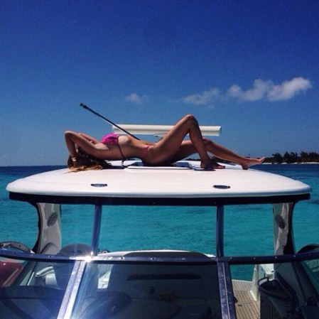 La sexy hija de Laura Bozzo causa sensación con cada foto que publica en sus redes sociales por su estilo de vida de "ricos y famosos". Aqui una pequeña muestra.
