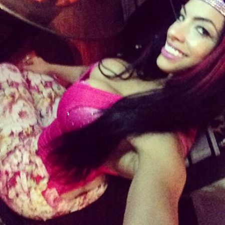 Dayamí Padrón, es una joven modelo y actriz cubana, que está haciendo una carrera en los medios de comunicación de Miami.
