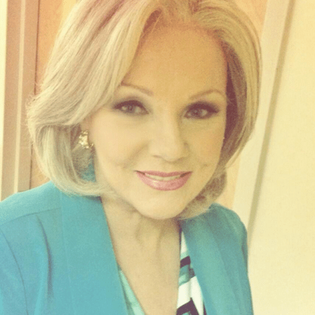 Zully Montero es Hortensia viuda de Santana, es la típica mujer conservadora, apegada la iglesia, racista, que vive preocupada por el qué dirán. Sobreprotege a su hijo Arturo.