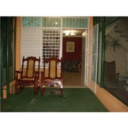 Apartamento: 2 cuartos, 1 baño.<br />Precio: $ 25,000. <br />Dirección: en Casino Deportivo, Cerro, Ciudad Habana.