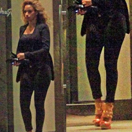 Aquí te presentamos a Fanny Neguesha, la cantante belga que es novia del futbolista italiano del AC Milán Mario Barwuah Balotelli. Disfruten su exótica belleza.