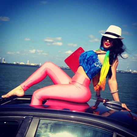 Dayamí Padrón, la sensual modelo y actriz, nació en La Habana Cuba y vive en Miami Beach. Se ha dado a conocer por su trabajo como modelo, actriz y conductora para varias cadenas de televisión. En Telemundo ha desempeñado papeles en novelas como Perro Amor y Alguien te mira. Además ha sido finalista en varios concursos de belleza y ha sido la modelo de varios comerciales de marcas reconocidas. Aquí le presentamos a Dayamí Padrón una belleza cubana por el mundo.