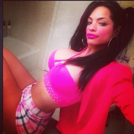 Dayamí Padrón, es una joven modelo y actriz cubana, que está haciendo una carrera en los medios de comunicación de Miami.