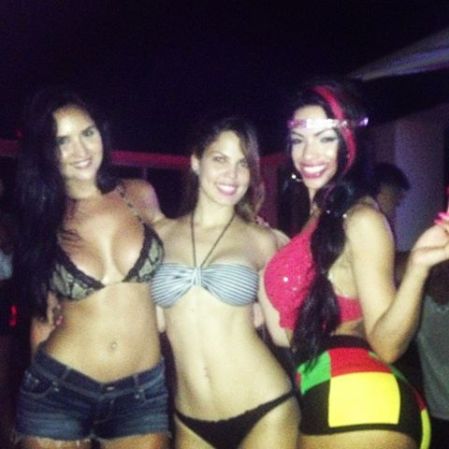 Dayamí Padrón, es una joven modelo y actriz cubana, que está haciendo una carrera en los medios de comunicación de Miami.