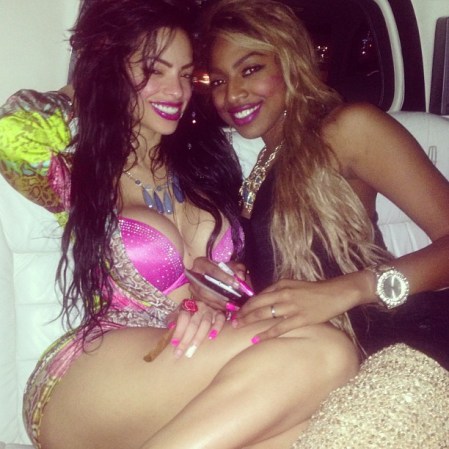 Dayamí Padrón, la sensual modelo y actriz, nació en La Habana Cuba y vive en Miami Beach. Se ha dado a conocer por su trabajo como modelo, actriz y conductora para varias cadenas de televisión. En Telemundo ha desempeñado papeles en novelas como Perro Amor y Alguien te mira. Además ha sido finalista en varios concursos de belleza y ha sido la modelo de varios comerciales de marcas reconocidas. Aquí le presentamos a Dayamí Padrón una belleza cubana por el mundo.