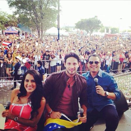 Jazmina Marazita y Carlos Maxwell con Gabriel Coronel.