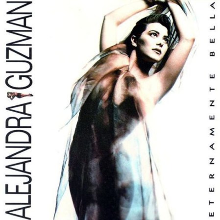 "Eternamente bella", de 1990, fue el primer gran éxito internacional de la artista. "Eternamente bella", "Llama por favor" y "Cuidado con el corazón" fueron los temas más sonados.