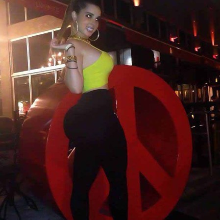 Kathy Ferreiro es una chica cubana de 21 años, que se ha convertido en un fenómeno mediático en las redes sociales, que dide que va a destronar a Kim Kardashian.