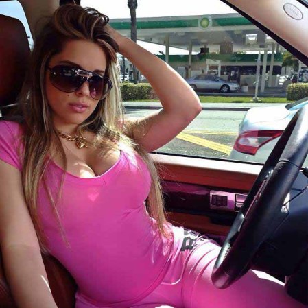 Kathy Ferreiro quiere ocupar el lugar de celebridad de Kim Kardashian. Dice que tiene mejor cuerpo, más talento y es bilingue.