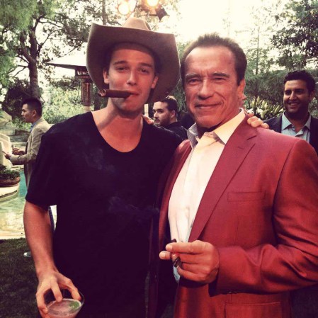 El joven, quien se enemistó con Arnold por un tiempo tras la separación de sus padres, tiene ahora una estrecha relación con su padre.