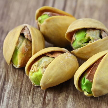 Pistachos. Son altamente nutritivos, tienen aceites esenciales y menos cantidad de calorías que otros frutos secos.