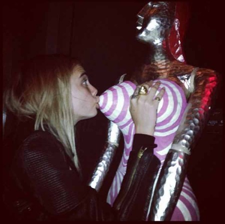 Cara Delevigne: entre Michelle Rodríguez y Selena Gómez.