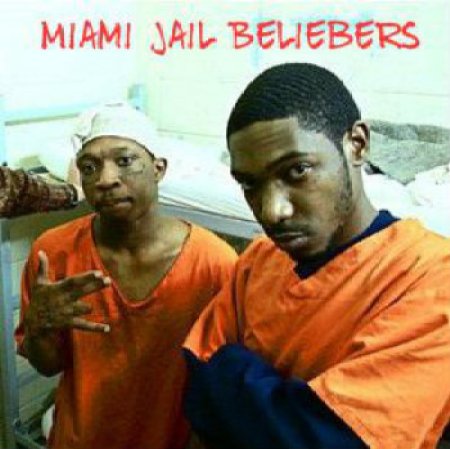 Las redes sociales han comenzado a hacer humor con el encarcelamiento de Justin Bieber, con unos divertidos Memes.
