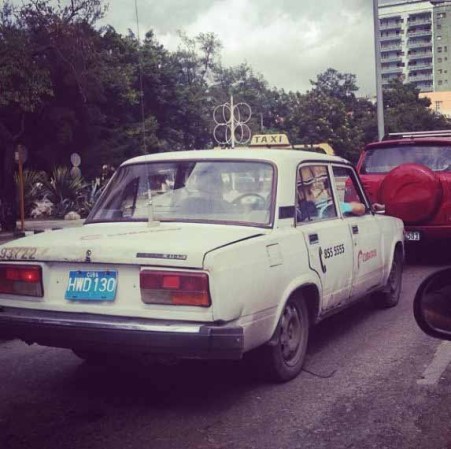 Se reorganiza sistema de taxis estatales para pasar mucho de ellos a ser arrendados por los choferes.