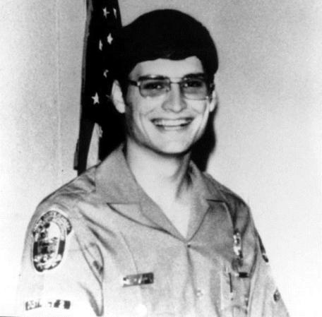 Al agente de Metro-Dade William Cook le quedaban cuatro minutos para terminar el turno cuando fue asesinado durante un altercado doméstico por Lewis Randall Pearsall el 16 de mayo de 1979. Otros policías que estaban con Cook mataron a Lewis.