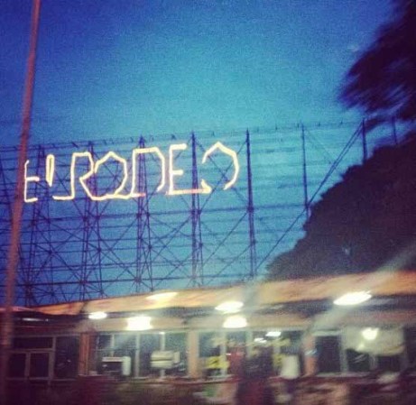 Cafetería "El Rodeo" donde la prostitución ya forma parte de los muros, el asfalto.