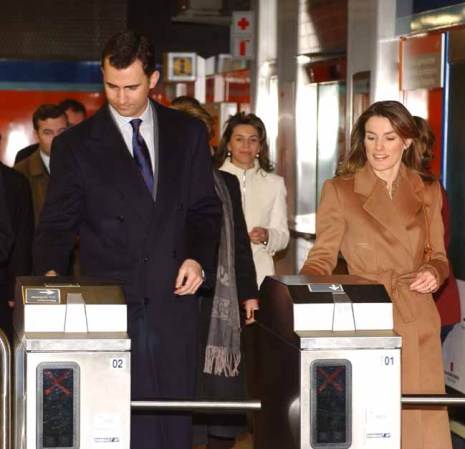 Profesional, deportista y cercano, el Príncipe Felipe, "preparado para reinar", según su padre.