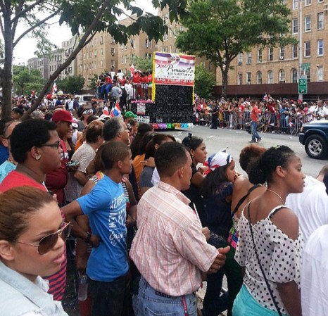 Miles de dominicanos se congregaron para celebrar por todo lo alto el Desfile Dominicano de El Bronx 2013 en la ciudad de Nueva York.