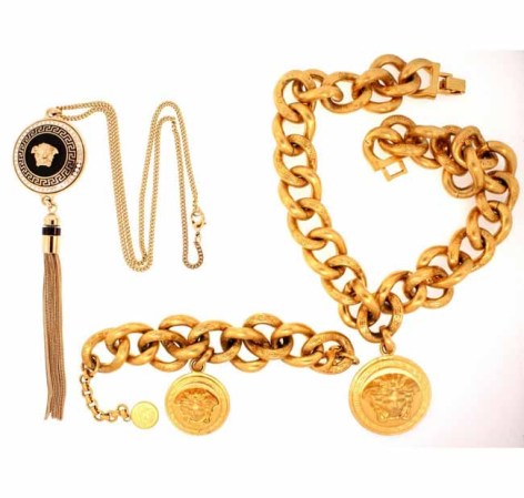 El Servicio de Alguaciles de EE UU ha puesto a la venta más de 300 artículoss de oro y plata en lingotes y monedas, diamantes sueltos, joyas finas y relojes provenientes de incautaciones hechas en casos de delitos federales en todo el país.