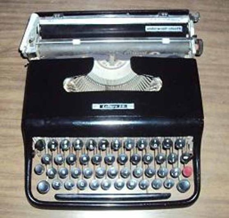 Se vende máquina de escribir (lettera 22).