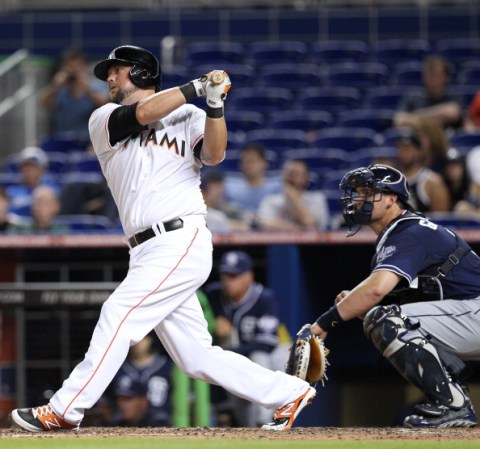 Casey McGehee tercera base de los Miami Marlins. En el 2013 jugó en japón.