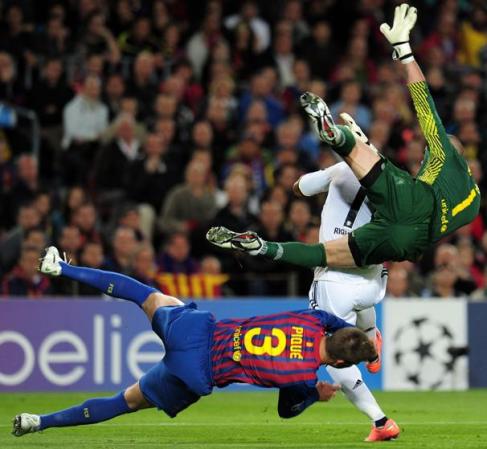 Imágenes el partido entre el Chelsea y el Barcelona jugado en la capital catalana y que empató 2-2 el equipo culé, quedando eliminado e la Champions League.